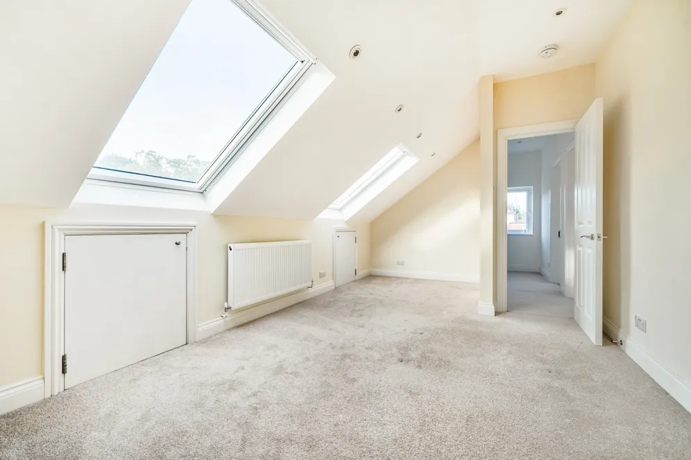 Hemington Avenue Barnet N11 photo 24
