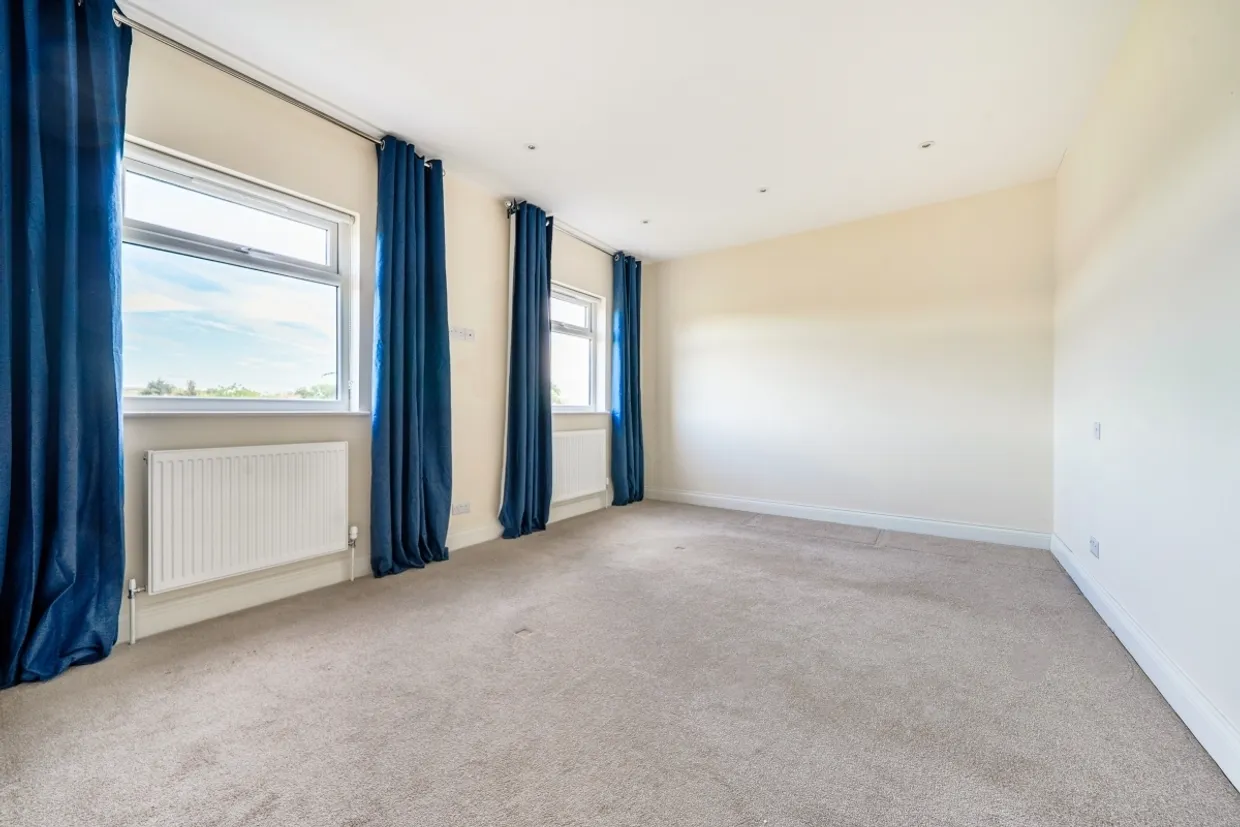 Hemington Avenue Barnet N11 photo 27