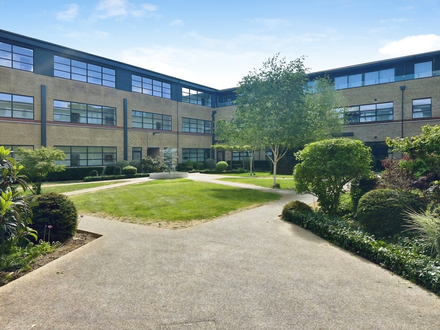 Heron Drive, Slough Image 1