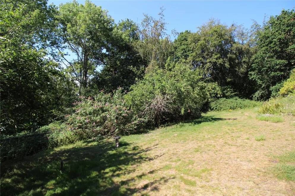 Property carousel item 4