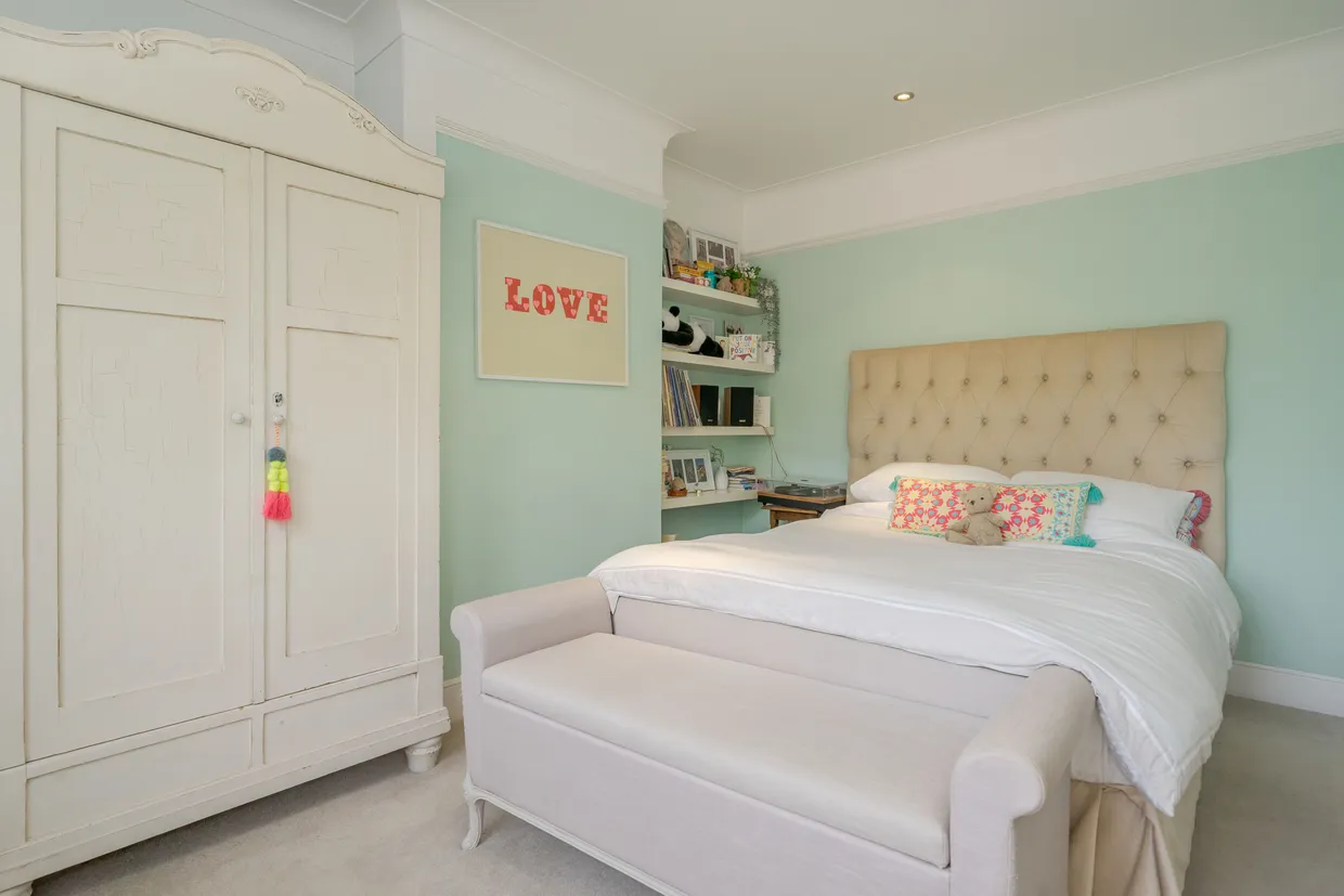 Wilmington Avenue, London, W4 photo 14