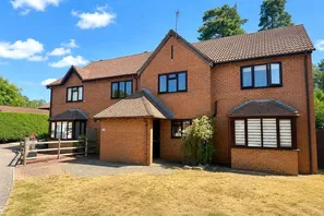 Paterson Close, Frimley, Surrey, GU16