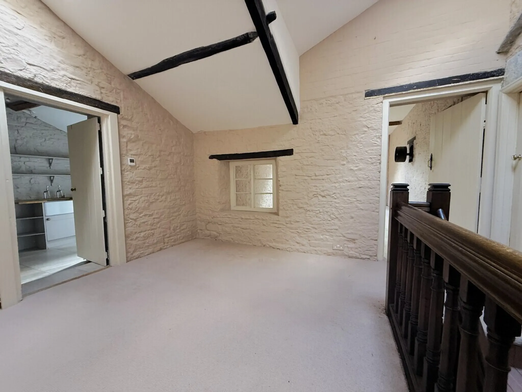https://mr0.homeflow-assets.co.uk/files/photo/image/48381/9993/_x_/IMG_5181_8_large.jpg