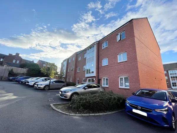 Cape Court, Warwick