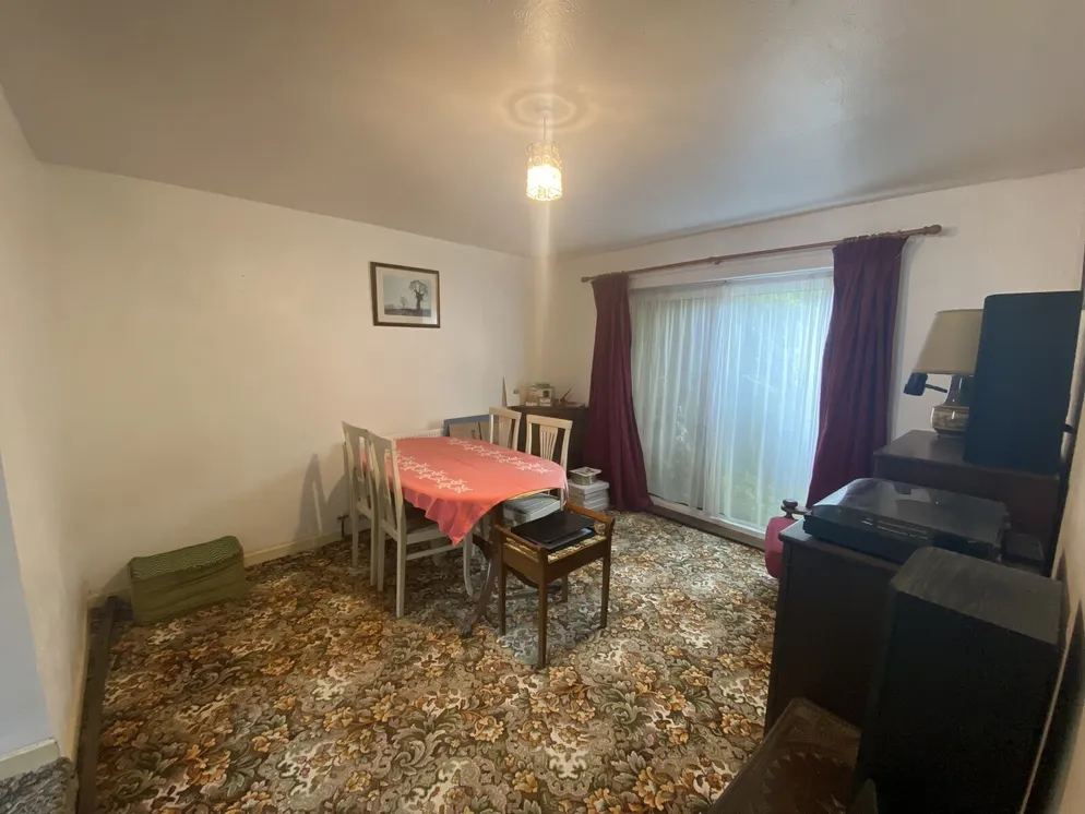 Property carousel item 4
