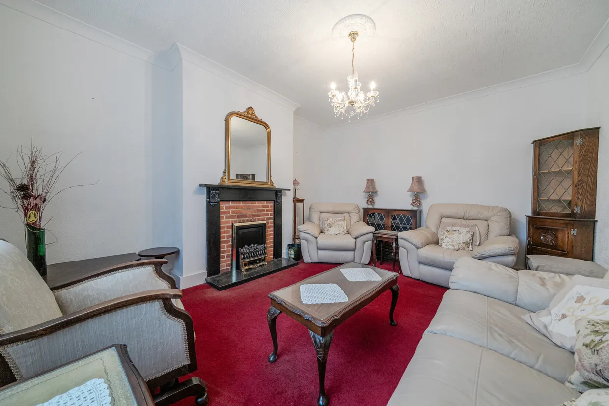 Oakley Green Road, WINDSOR, SL4 photo 8
