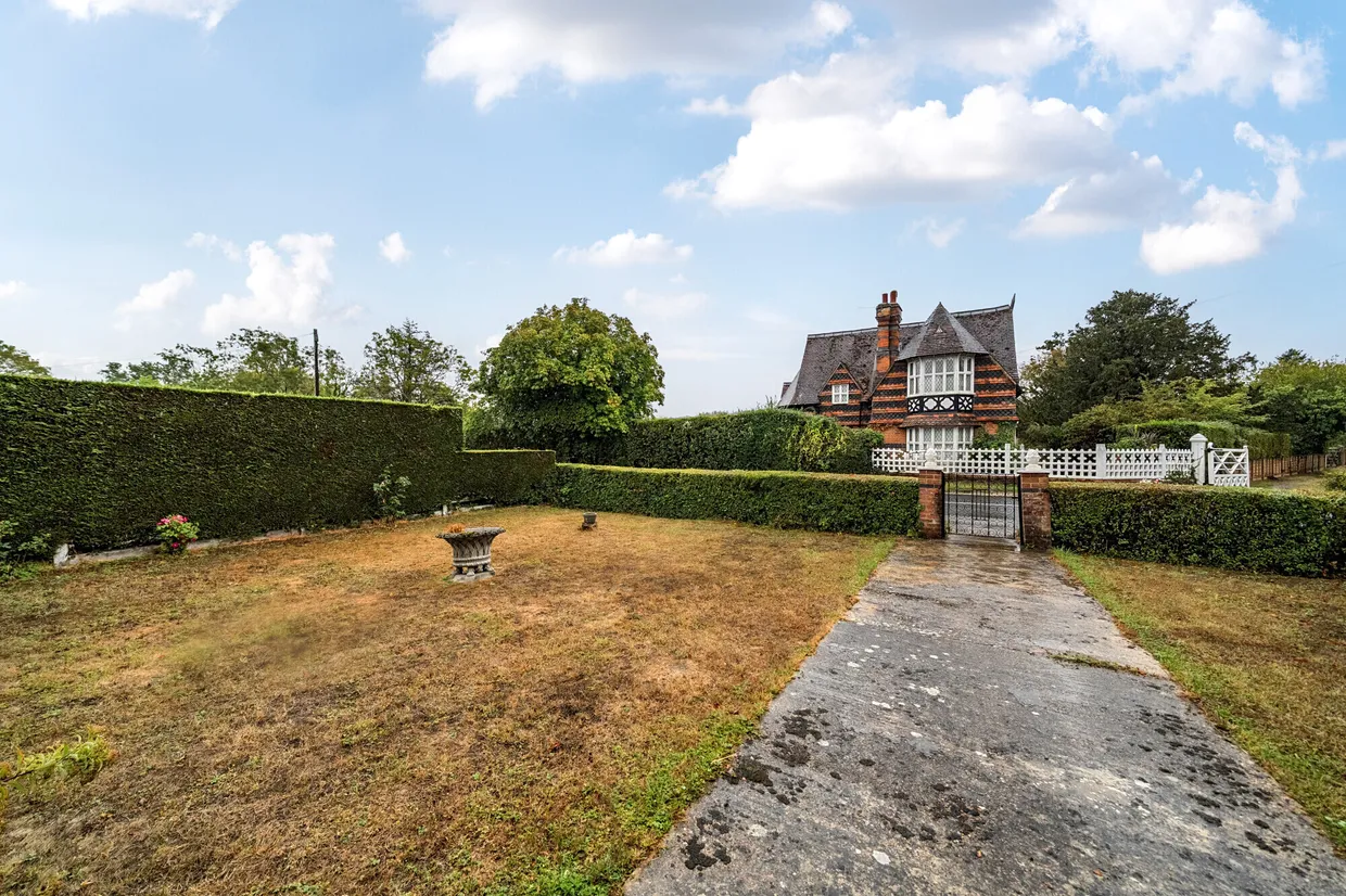 Oakley Green Road, WINDSOR, SL4 photo 14