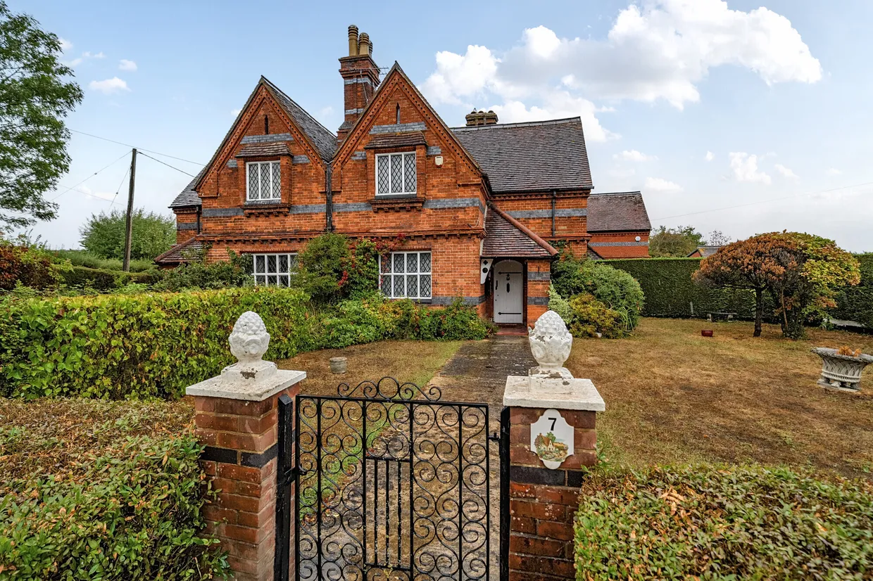 Oakley Green Road, WINDSOR, SL4 photo 15