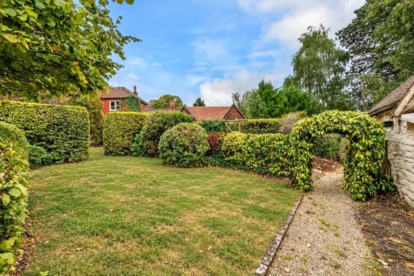 Flanchford Road, Reigate, RH2 photo 4