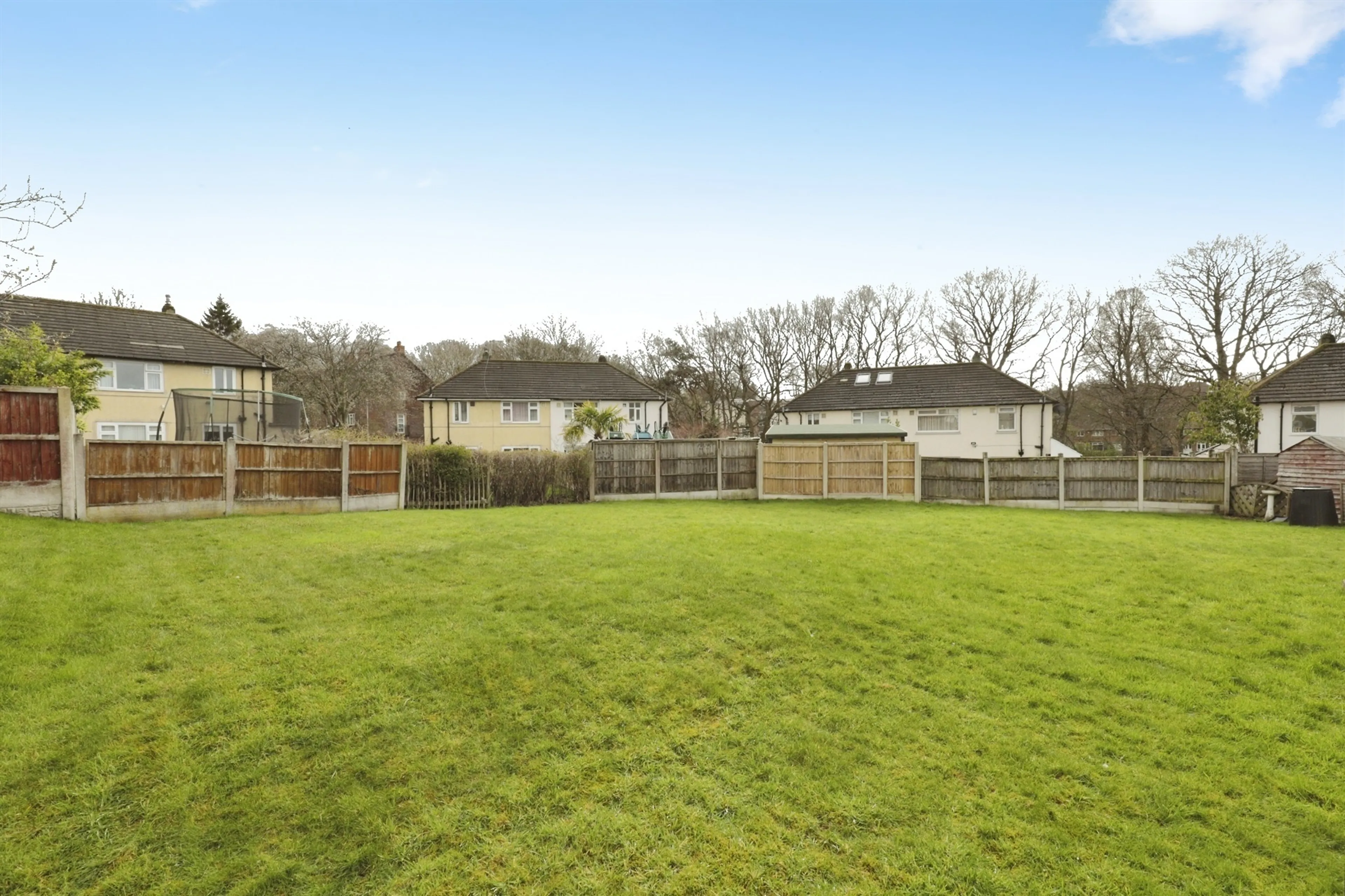 Property at Lingfield Gardens, Leeds