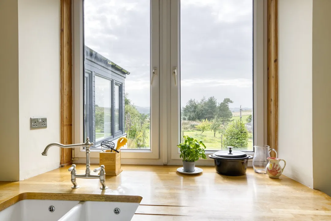 https://mr0.homeflow-assets.co.uk/files/photo/image/48391/2709/_x_/003A6513_HDR-37.jpg
