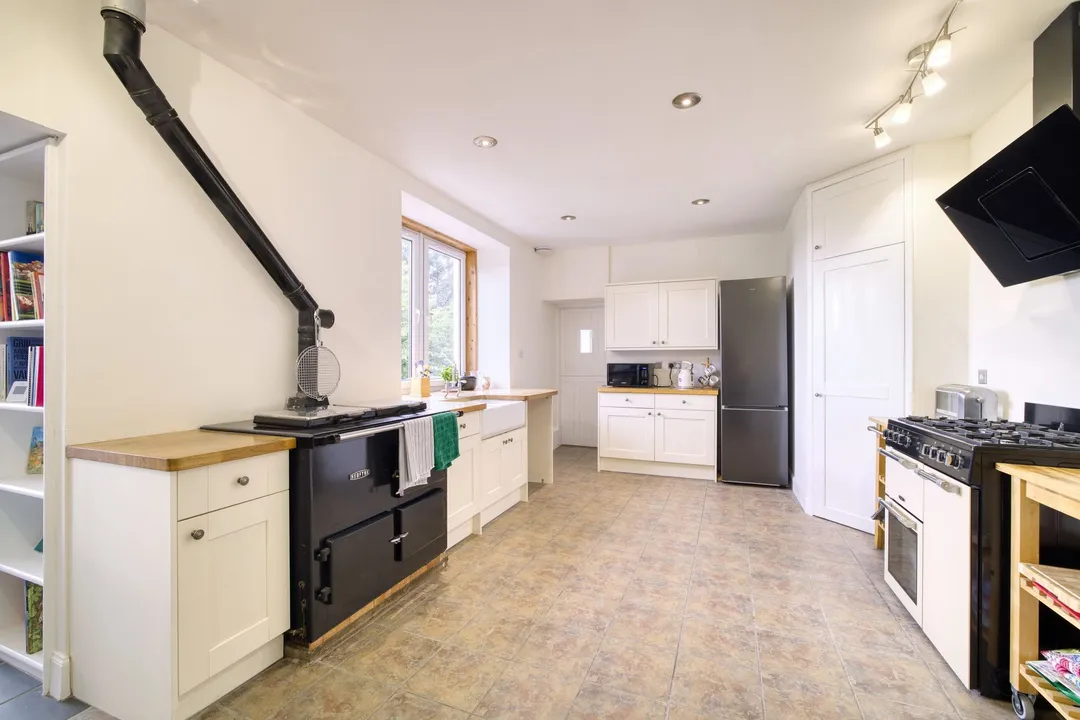 https://mr0.homeflow-assets.co.uk/files/photo/image/48391/2713/_x_/003A6433_HDR-25.jpg