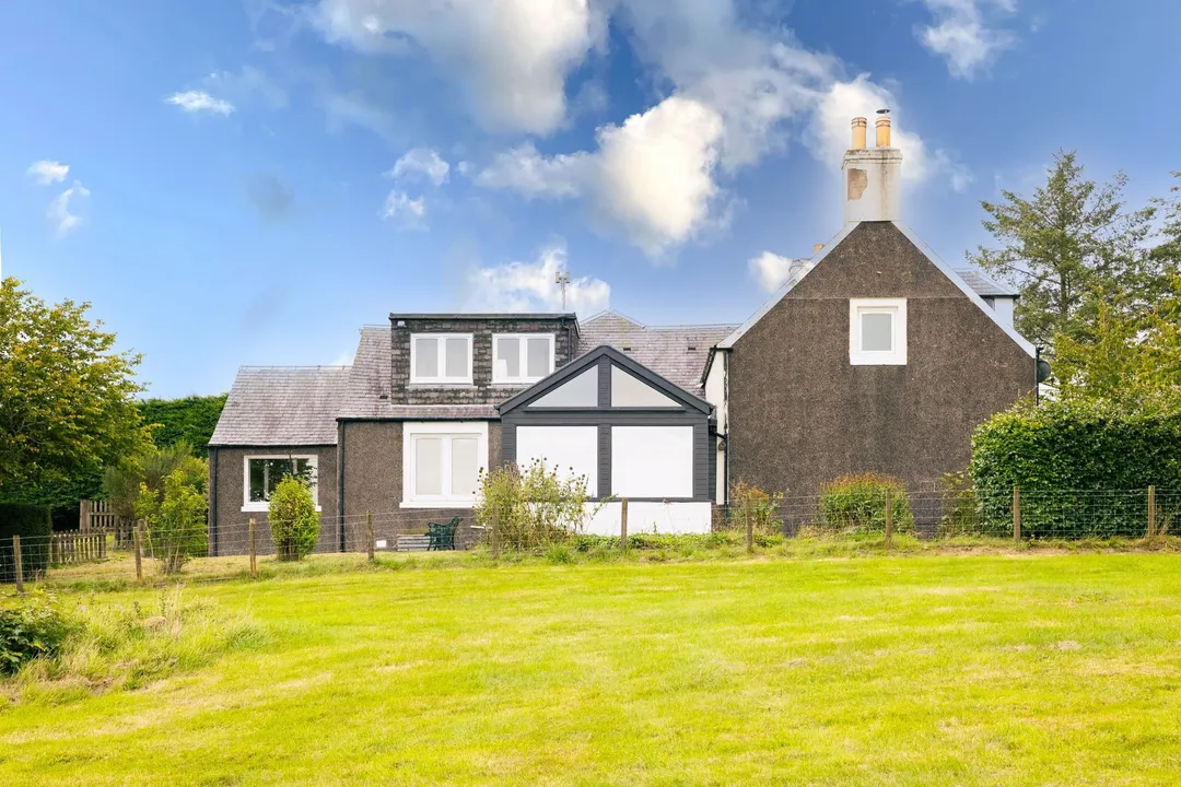 https://mr0.homeflow-assets.co.uk/files/photo/image/48391/2763/_x_/003A6393-Edit-14.jpg