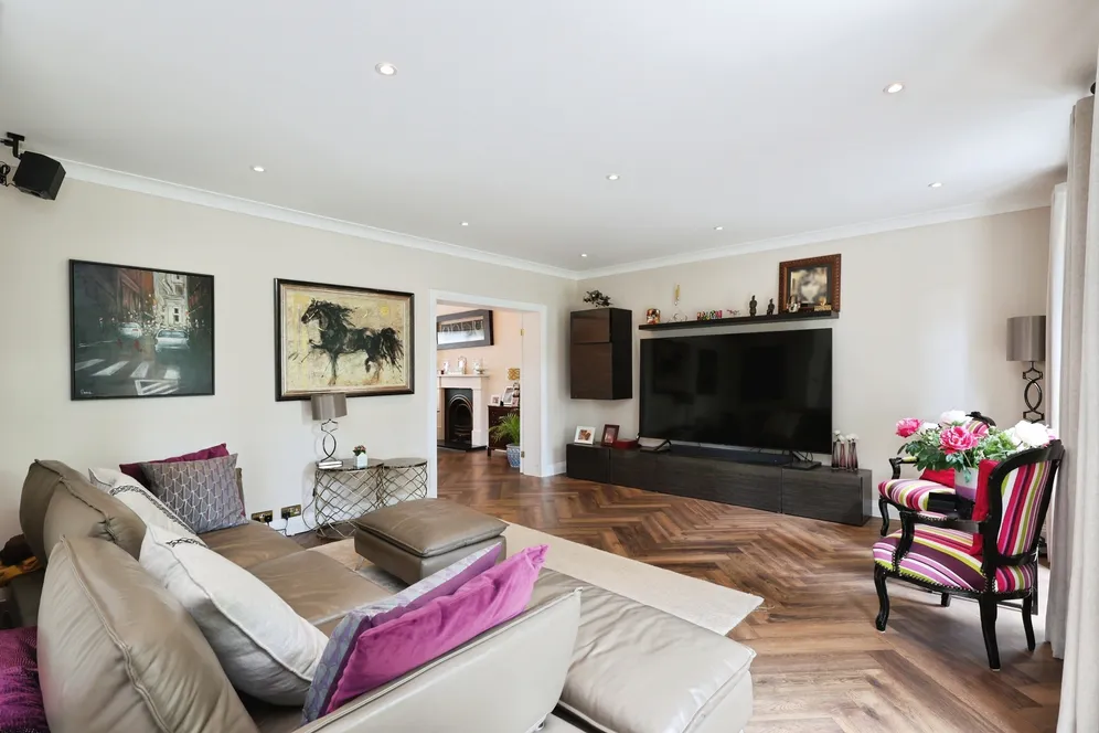 Dukes Wood Drive, Gerrards Cross, SL9 photo 4