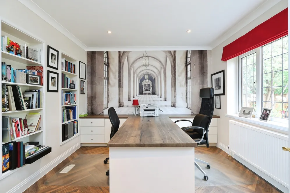 Dukes Wood Drive, Gerrards Cross, SL9 photo 6