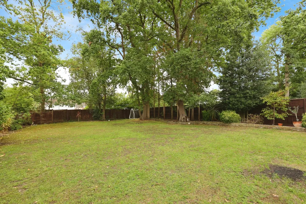 Dukes Wood Drive, Gerrards Cross, SL9 photo 8