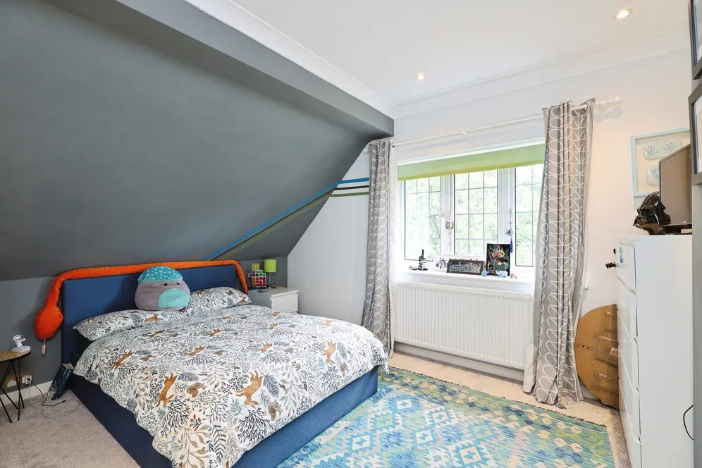 Dukes Wood Drive, Gerrards Cross, SL9 photo 11