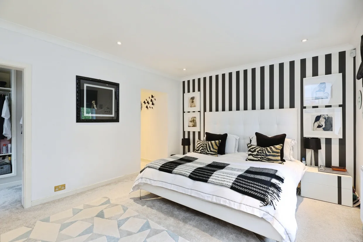 Dukes Wood Drive, Gerrards Cross, SL9 photo 13