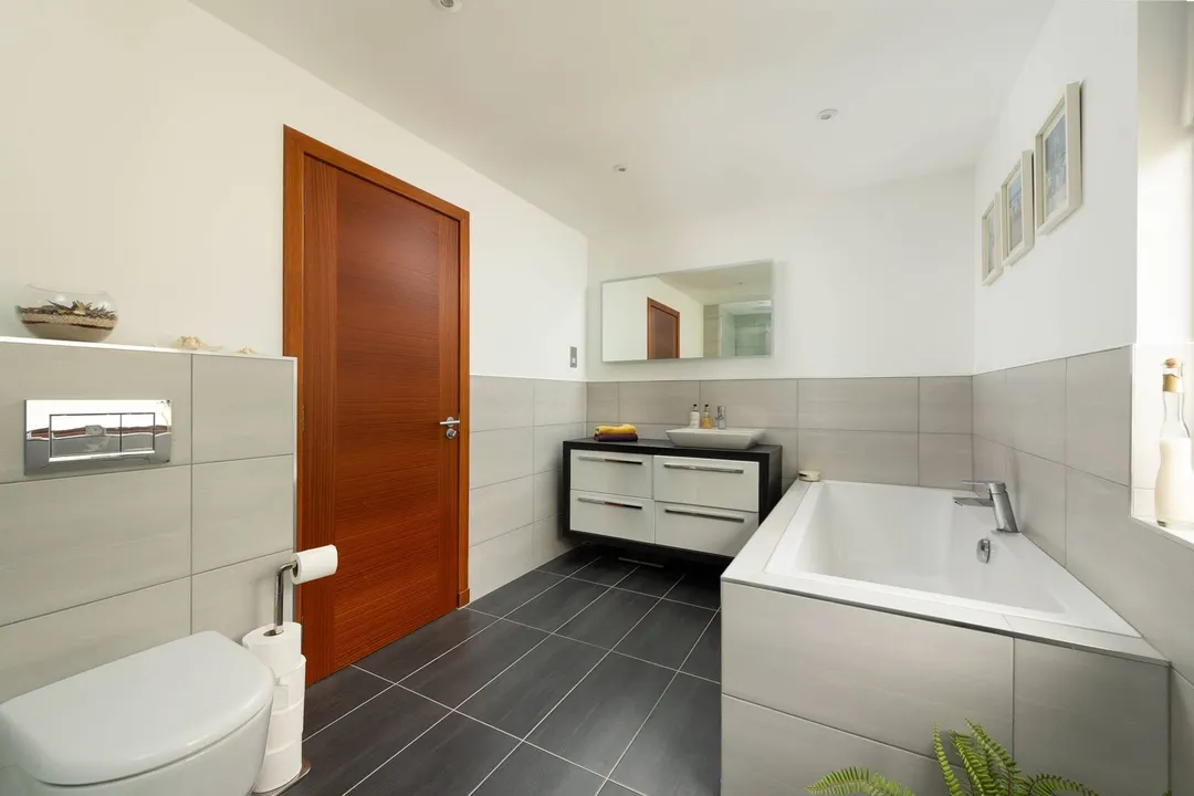 https://mr0.homeflow-assets.co.uk/files/photo/image/48393/6867/_x_/80451_Brookfield_055.jpg