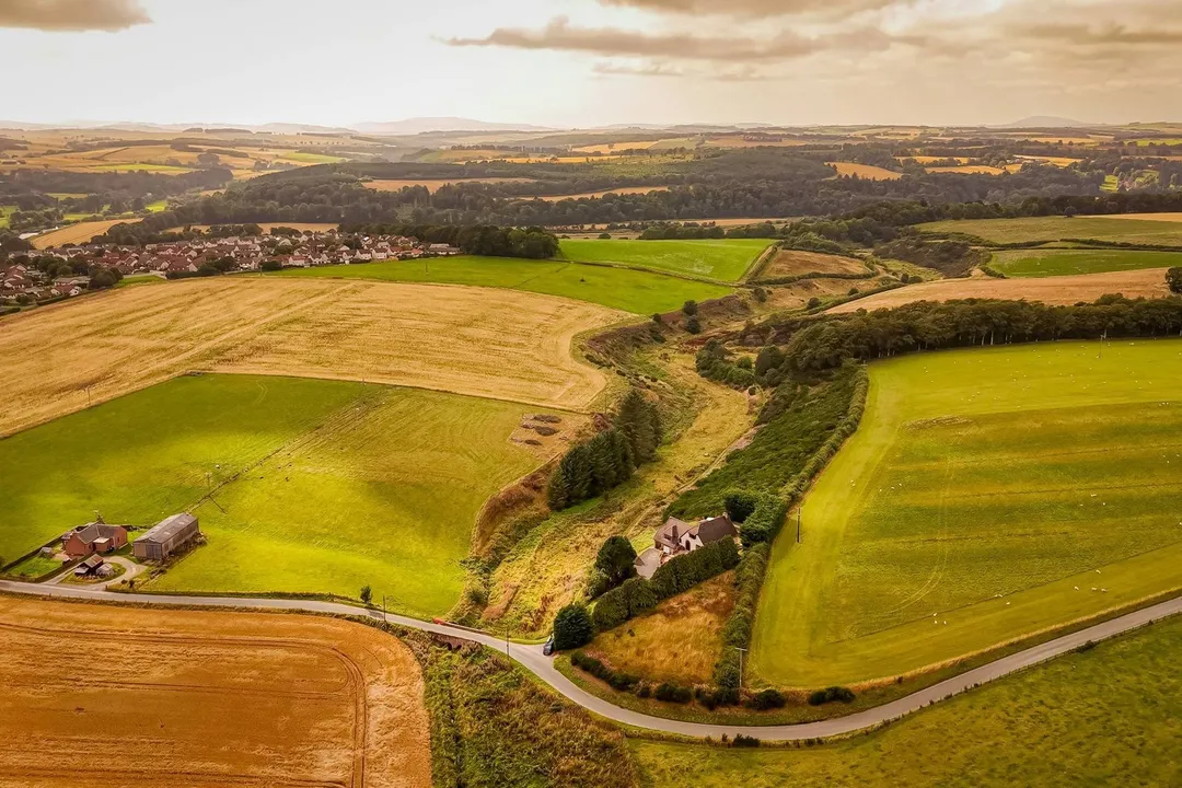 https://mr0.homeflow-assets.co.uk/files/photo/image/48393/6870/_x_/80451_Brookfield_043.jpg