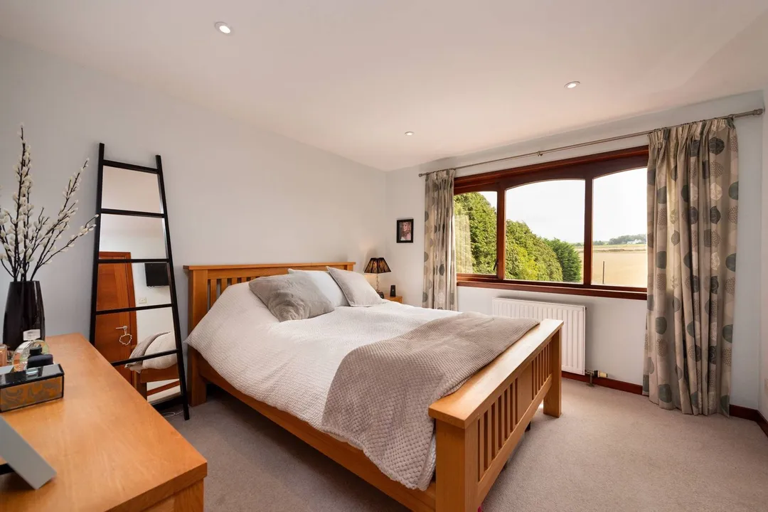 https://mr0.homeflow-assets.co.uk/files/photo/image/48393/6874/_x_/80451_Brookfield_050.jpg