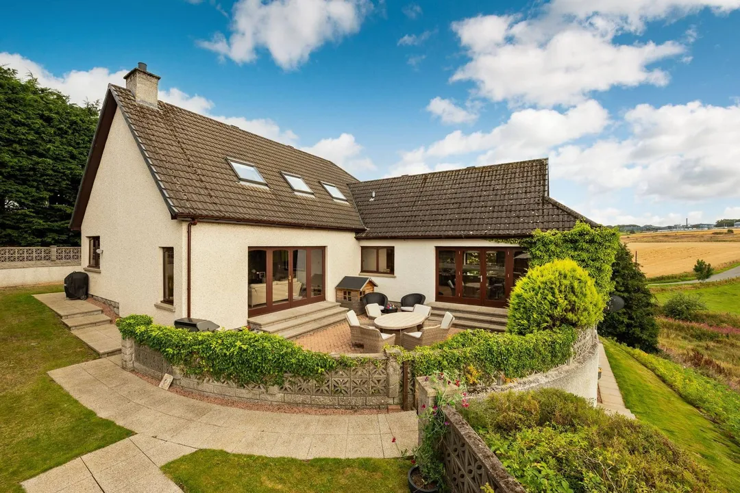 https://mr0.homeflow-assets.co.uk/files/photo/image/48393/6879/_x_/80451_Brookfield_010.jpg