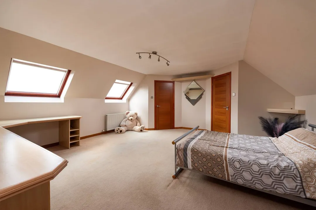 https://mr0.homeflow-assets.co.uk/files/photo/image/48393/6880/_x_/80451_Brookfield_061.jpg