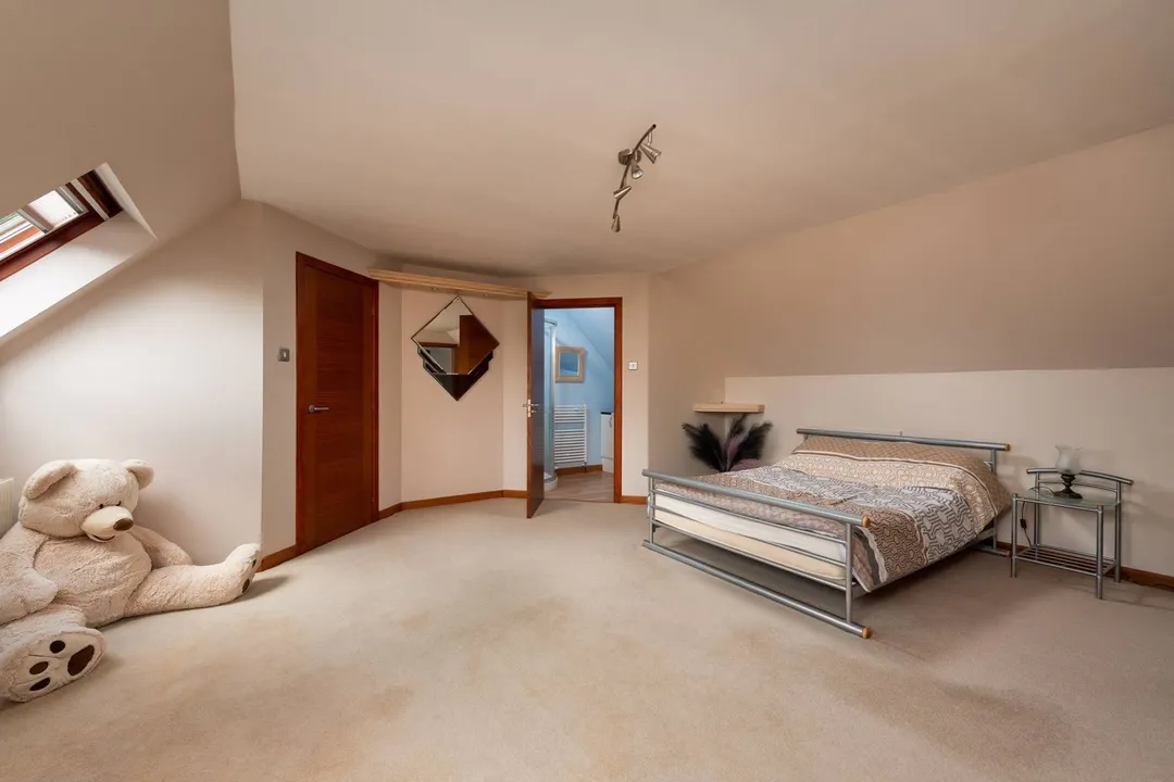 https://mr0.homeflow-assets.co.uk/files/photo/image/48393/6882/_x_/80451_Brookfield_062.jpg