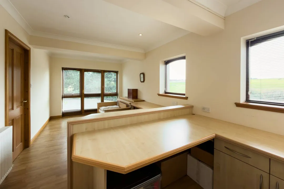 https://mr0.homeflow-assets.co.uk/files/photo/image/48393/6887/_x_/80451_Brookfield_074.jpg