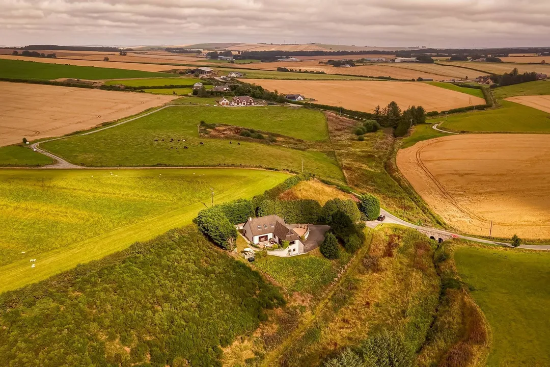 https://mr0.homeflow-assets.co.uk/files/photo/image/48393/6890/_x_/80451_Brookfield_041.jpg