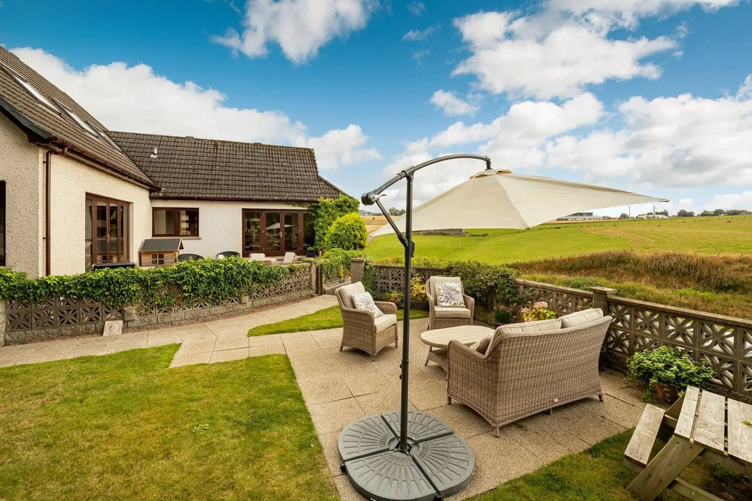 https://mr0.homeflow-assets.co.uk/files/photo/image/48393/6892/_x_/80451_Brookfield_011.jpg