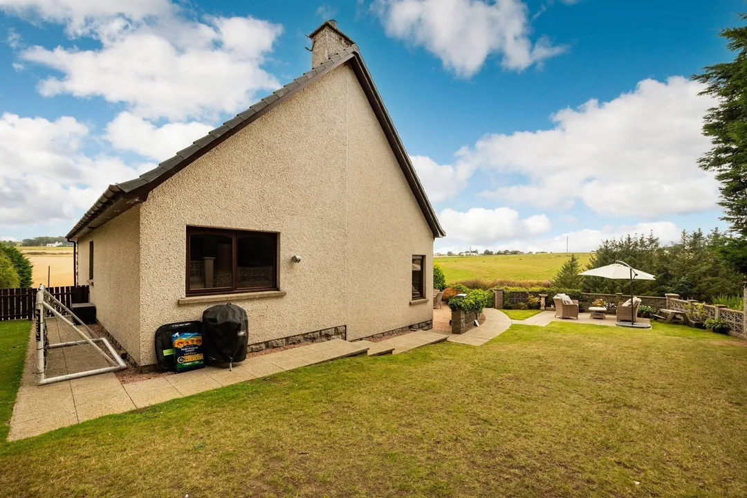 https://mr0.homeflow-assets.co.uk/files/photo/image/48393/6896/_x_/80451_Brookfield_016.jpg