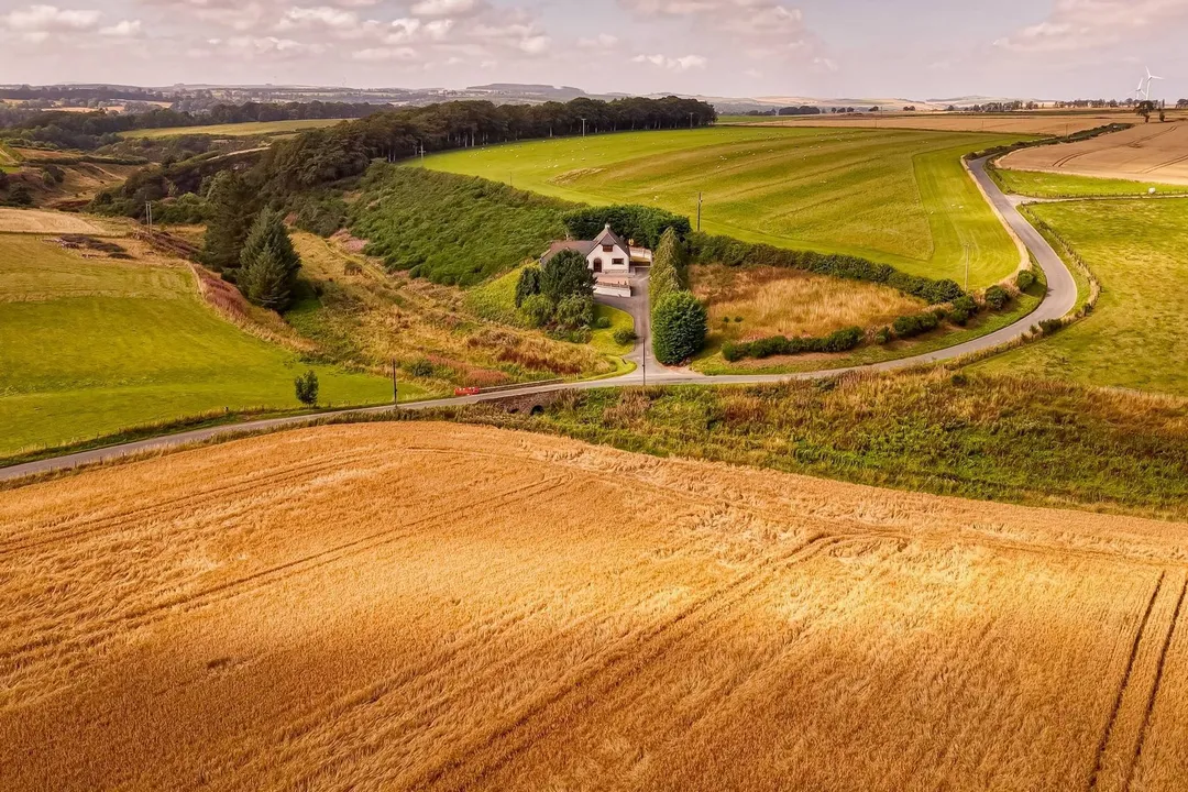https://mr0.homeflow-assets.co.uk/files/photo/image/48393/6899/_x_/80451_Brookfield_020.jpg