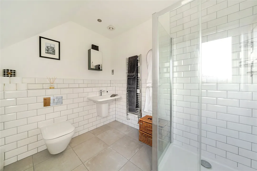 https://mr0.homeflow-assets.co.uk/files/photo/image/48394/4434/_x_/SOU260435_15.jpg