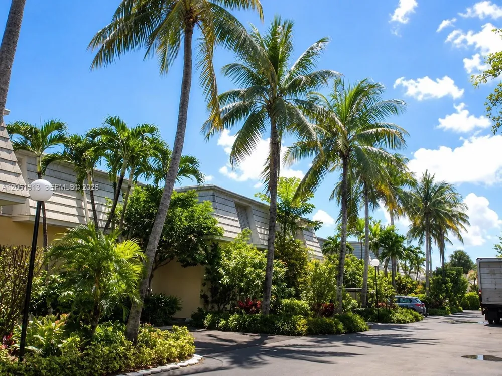 224 Seaview Dr, Key Biscayne, FL 33149