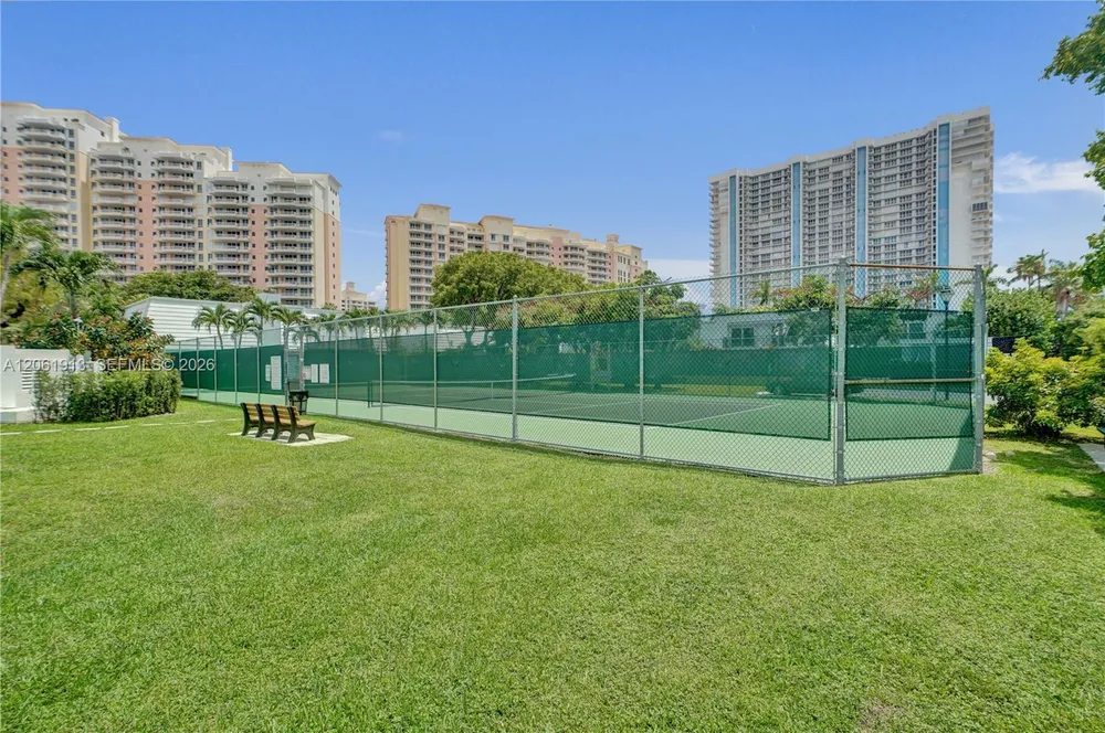 224 Seaview Dr, Key Biscayne, FL 33149