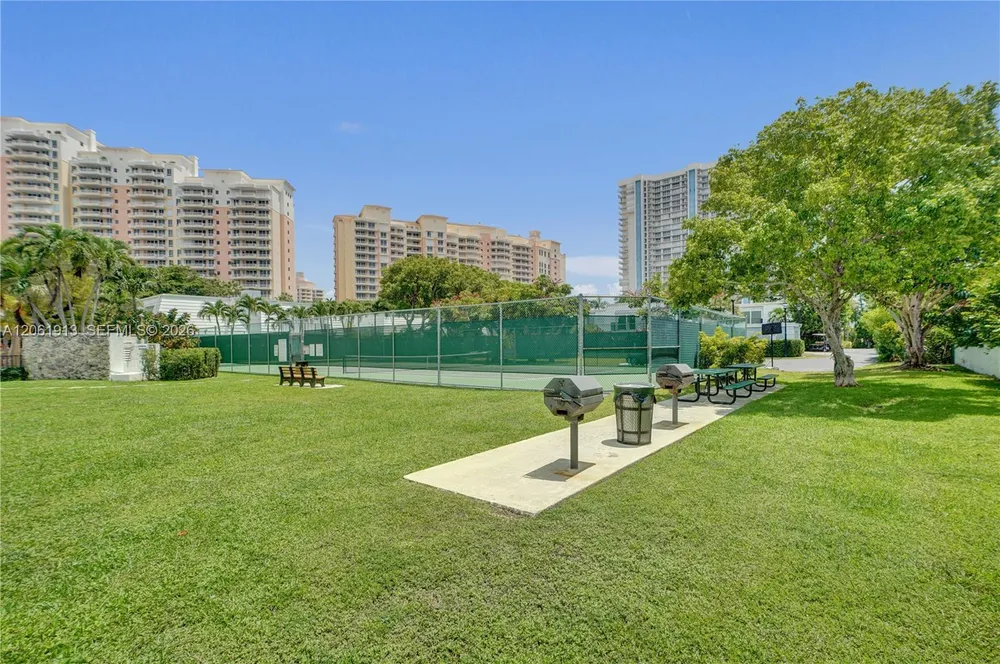 224 Seaview Dr, Key Biscayne, FL 33149
