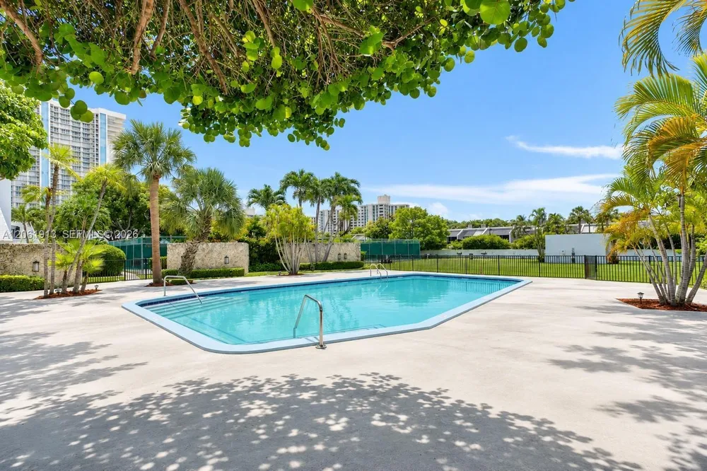 224 Seaview Dr, Key Biscayne, FL 33149