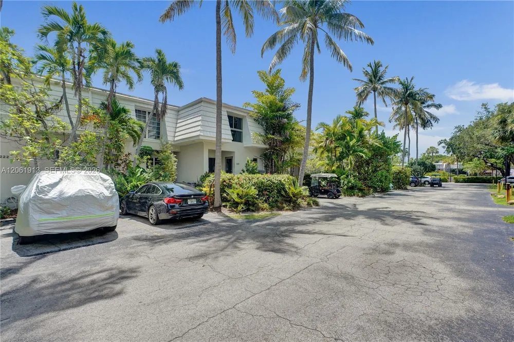 224 Seaview Dr, Key Biscayne, FL 33149