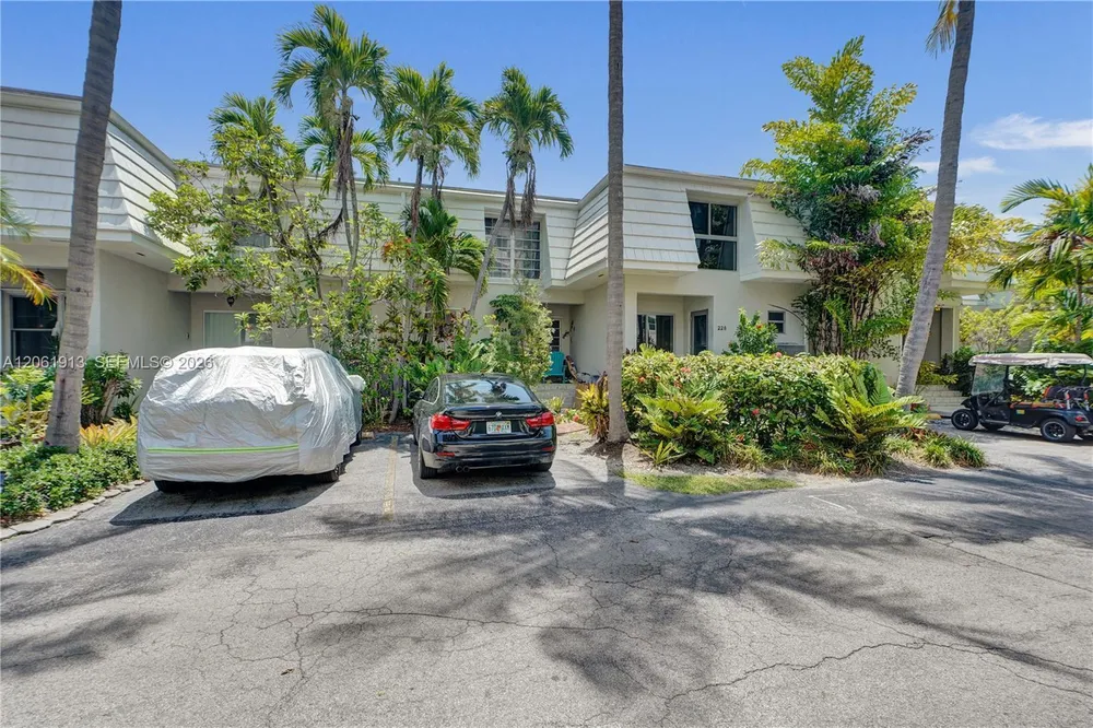 224 Seaview Dr, Key Biscayne, FL 33149