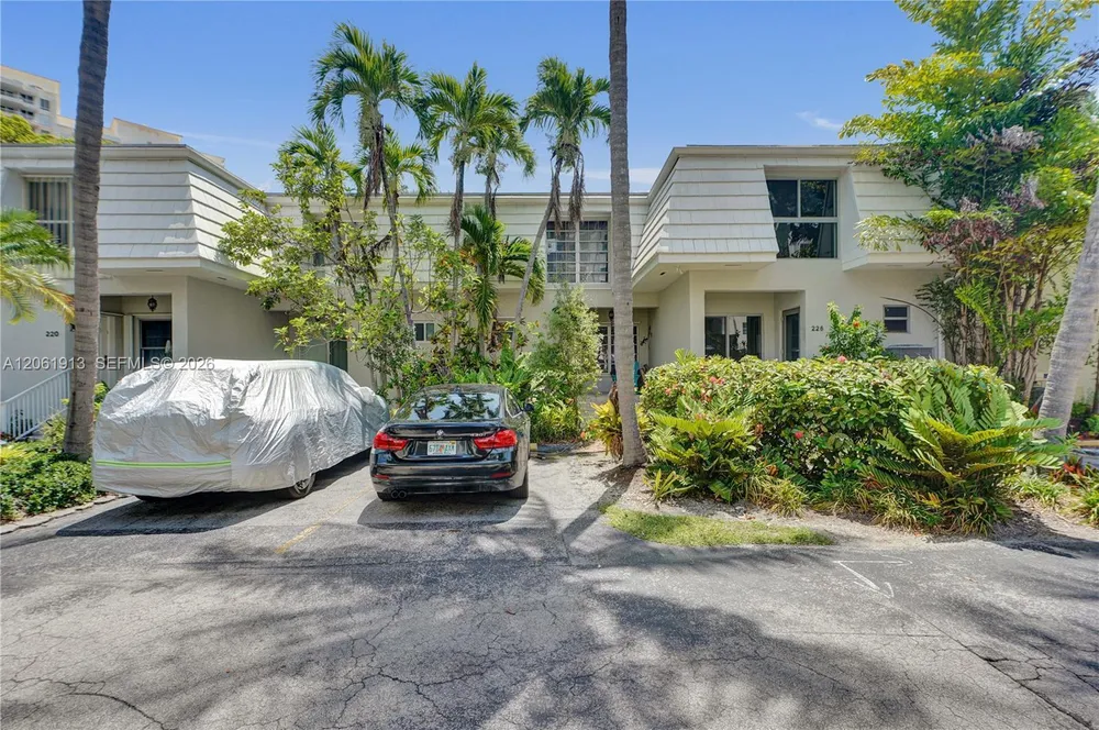 224 Seaview Dr, Key Biscayne, FL 33149