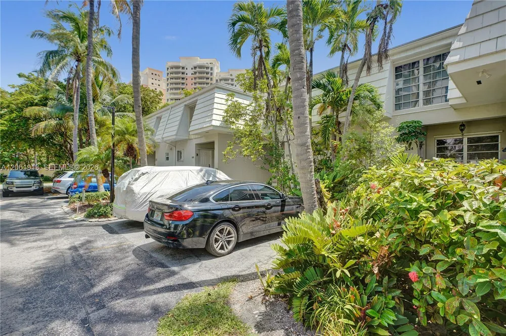 224 Seaview Dr, Key Biscayne, FL 33149