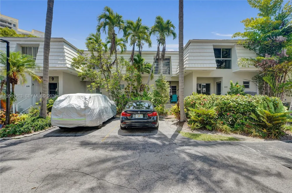 224 Seaview Dr, Key Biscayne, FL 33149