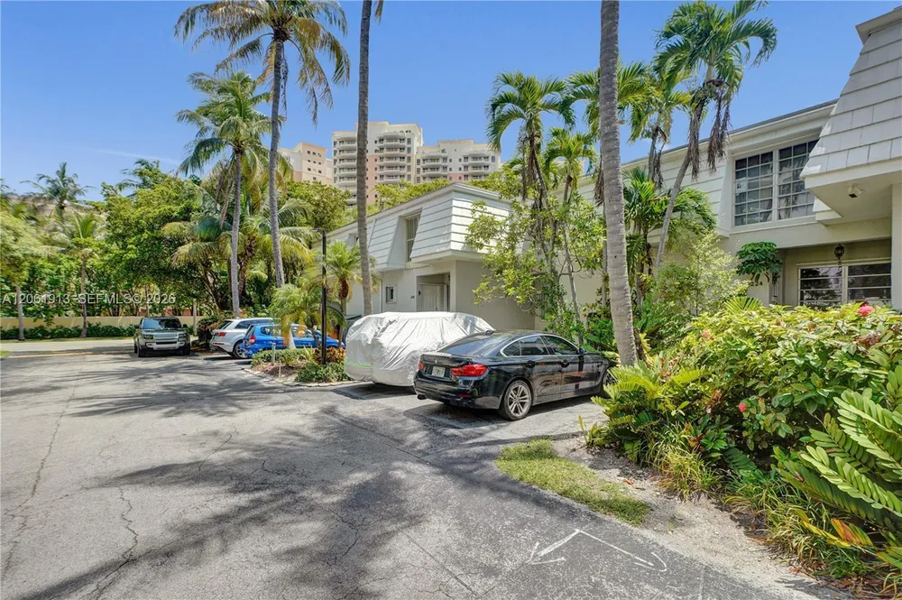 224 Seaview Dr, Key Biscayne, FL 33149
