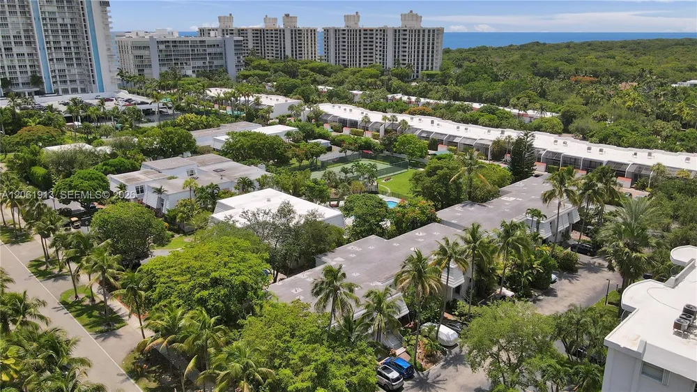224 Seaview Dr, Key Biscayne, FL 33149