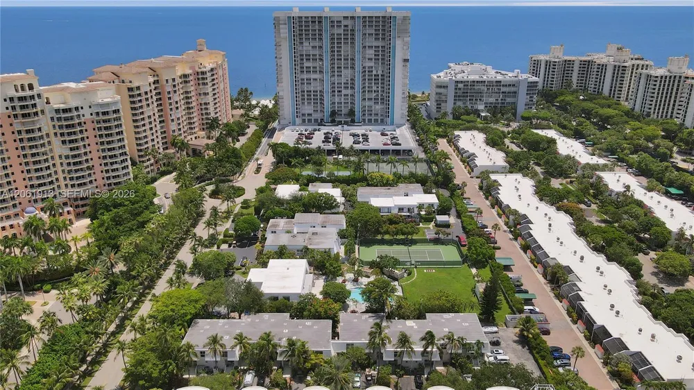 224 Seaview Dr, Key Biscayne, FL 33149