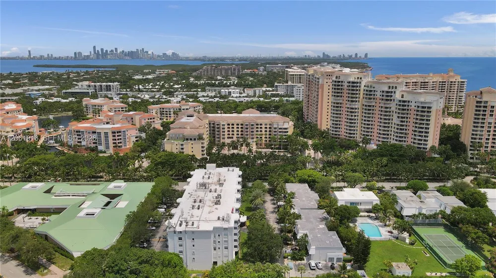 224 Seaview Dr, Key Biscayne, FL 33149