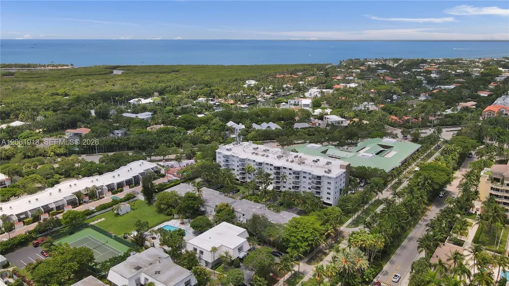 224 Seaview Dr, Key Biscayne, FL 33149