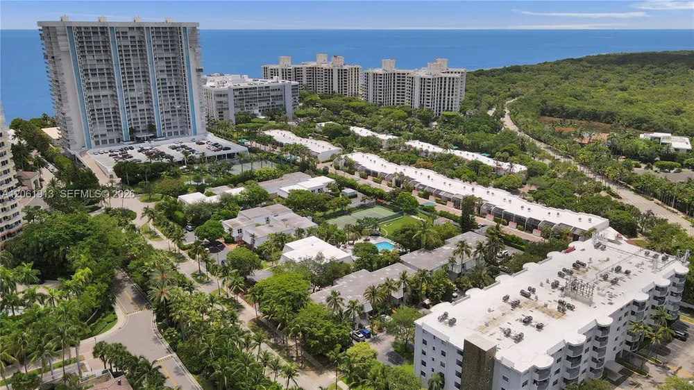224 Seaview Dr, Key Biscayne, FL 33149