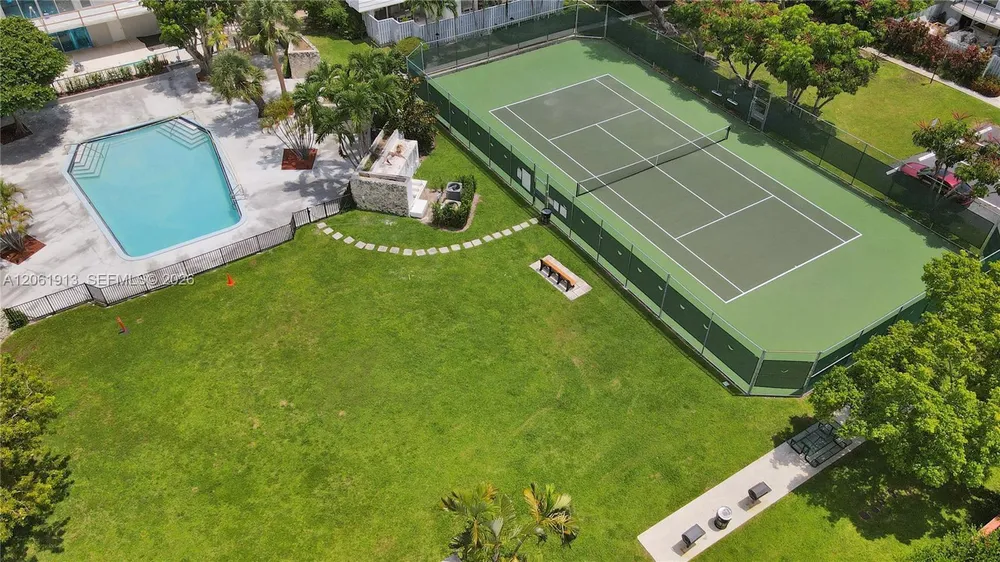 224 Seaview Dr, Key Biscayne, FL 33149